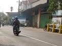 Truk Tangki BBM Sering Keluar Masuk Gudang di Jalan Raya Mastrip Surabaya