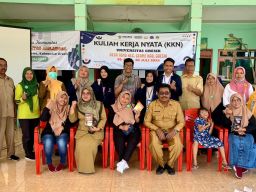 Mahasiswa KKN Universitas Gresik Gelar Pelatihan Digital di Desa Jono