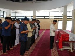 Upacara Pemakaman Alm Laksma TNl Rahardjo Dwi Prihanggono