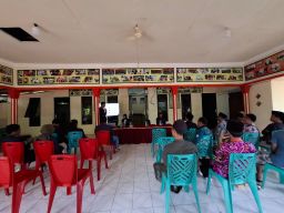Mahasiswa KKN UTM Manfaatkan Tempurung Kelapa Jadi Briket
