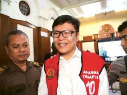 Keliru Mengetuk Palu Bebas Ronald Tannur
