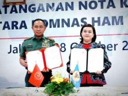 Panglima TNI dan Ketua Komnas HAM Tanda Tangani MoU
