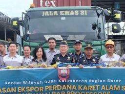 PT New Kalbar Processors Lepas Ekspor Perdana 83 Ton Karet Remah