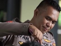 Kisah Aipda Irvan Rawat Lansia Terlantar di Singkawang