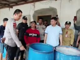 Polres Situbondo Ungkap Produksi Pupuk Cair Ilegal Beromzet Rp 100 Juta