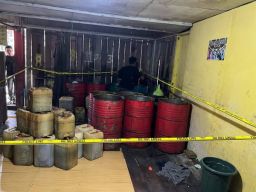 Unit Tipidter Satreskrim Polres Paser Grebek Gudang BBM Ilegal