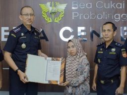 Pabrik Rokok Umi Kulsum Menerima NPPBKC dari Bea Cukai Probolinggo