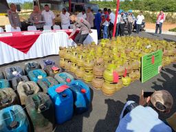 Ditreskrimsus Polda Kalimantan Selatan Ungkap Kasus LPG Oplosan
