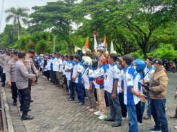 Ratusan Buruh Tuntut PT Kelola Mina Laut Bayar Gaji dan THR