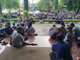 Pekerja PT Pakerin Mojokerto Geruduk Manajemen Minta THR dan Gaji Dituntaskan