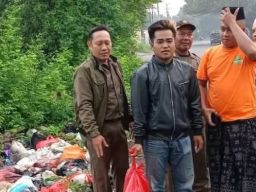 Pembuang Sampah Sembarangan di Desa Kemangsen Ditangkap Warga