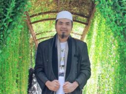 Biografi KH M Shonhaji Nawal Karim Zubaidi atau Gus Shon