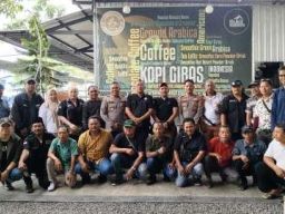 Wartawan dan Aliansi Gresik Selatan Menggelar Halal Bihalal Pasca Idul Fitri 1446 H