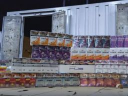Truk Pengangkut Jutaan Batang Rokok Ilegal Ditangkap di Jalan Raya Semarang