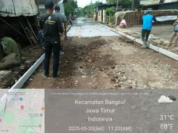 Proyek Peningkatan Jalan di Desa Mojotamping Tanpa Papan Nama