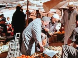 Kisah Imam Abu Hanifah dan Penjual Kain Sutra