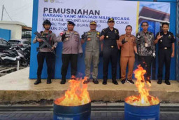 Bea Cukai Labuan Bajo Musnahkan Rokok Ilegal Senilai Rp 700 Juta