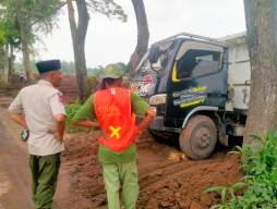 Proyek Pematangan Lahan di Mendalan Dihentikan Satpol PP Pasuruan