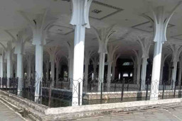 Masjid Seribu Tiang di Jambi Tak Punya Dinding