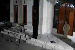 Terungkap Sosok Pocong Bawa Clurit yang Meneror Warga Bangkalan