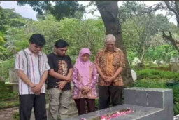 Penggalan Kepala Dipajang Sepanjang Jalan