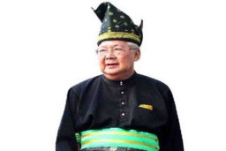 Tenas Effeny Sastrawan dan Budayawan Legendaris Asal Riau