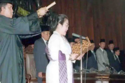 Keputusan Sulit Megawati Soekarno Putri Menjual Indosat