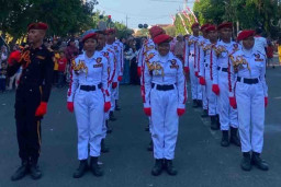 Gerak Jalan SMK Indo Baruna Bangkalan Sita Perhatian Penonton