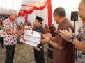 Kunjungi Posyandu di Banyumas, Ganjar Pranowo Menimbang dan Menggendong Balita