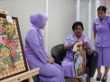 Ketum IKKT PWA Coba Kerajinan Sulam Ktistik di IKKT Cabang 11 Paspampres