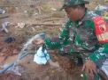 TNI Menyalurkan Bantuan Air di Desa Banyualet