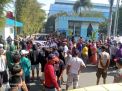 Warga Desa Sumengko Kembali Demo PT Adiprima Suraprinta, Disambut Spanduk Bertuliskan Pasal Pidana
