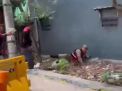 Anggota Satpol PP Surabaya Dihajar Buruh Saat Mau Bantu Orang Nyebrang