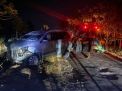 Minibus Pengangkut Rokok Ilegal Terperosok ke Sungai