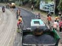 UPT PJJ Madiun DPU Bina Marga Jatim Perbaiki Jalan di Batas Kota Magetan