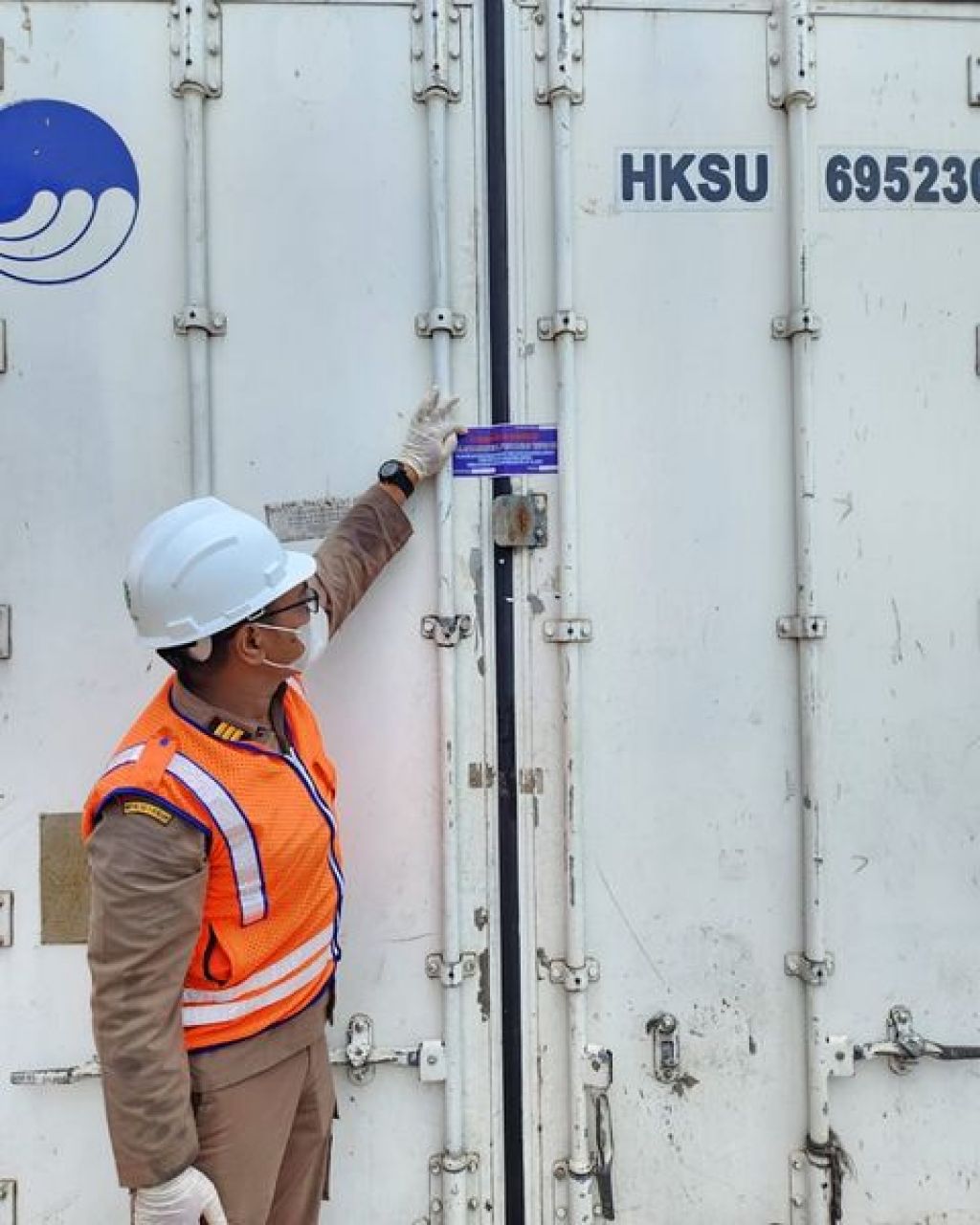 14 ton daging di dalam kontainer
