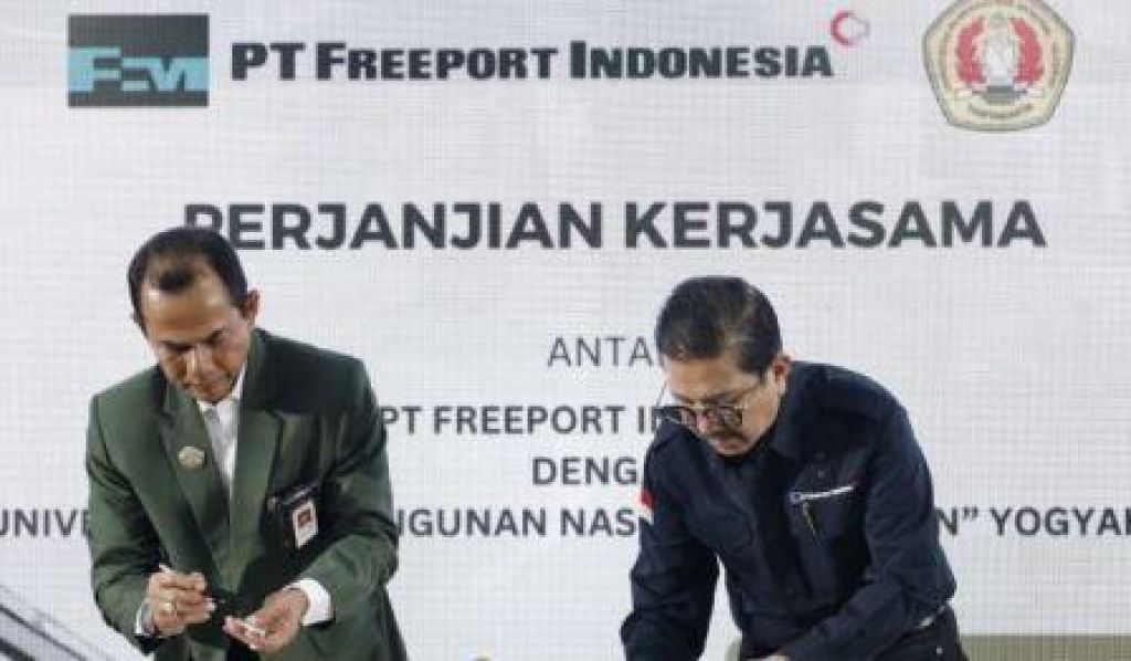 CEO Talk menghadirkan Presiden Direktur PT Freeport Indonesia, Tony Wenas