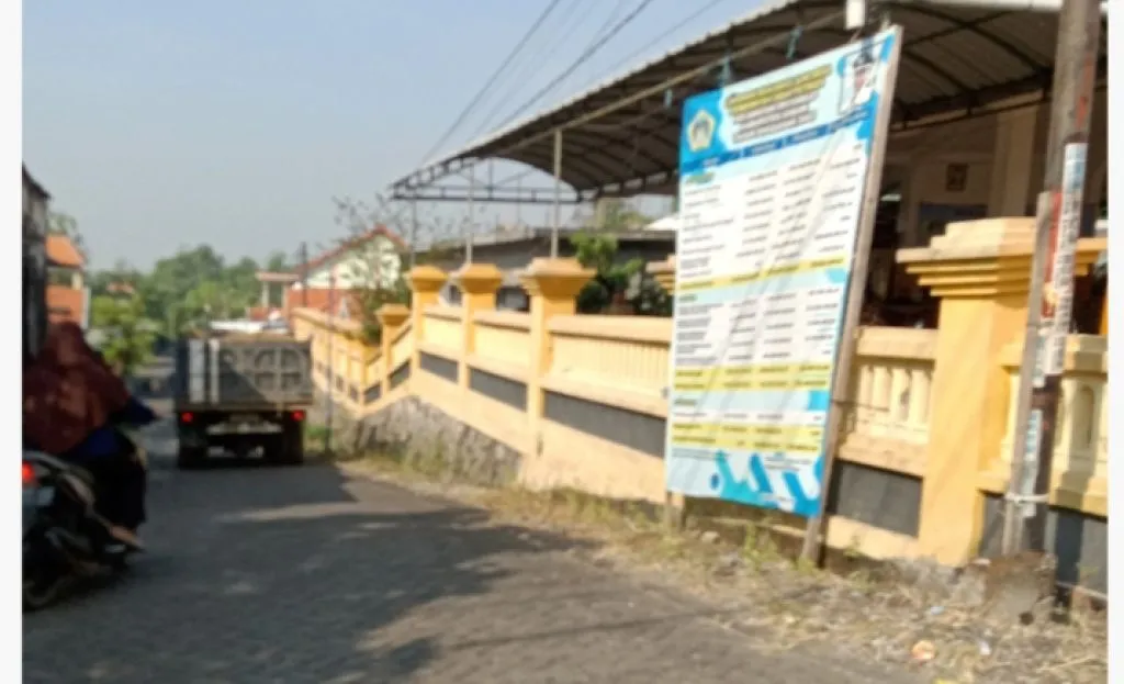 Pekerjaan Galian C Menutup Akses Jalan ke Arah Kota Baru Driyorejo