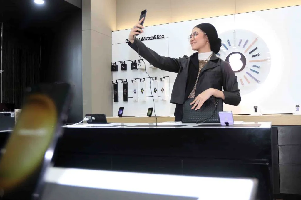 Warga Malang Kini Bisa Beli Wearable Devices di Samsung Experience Store