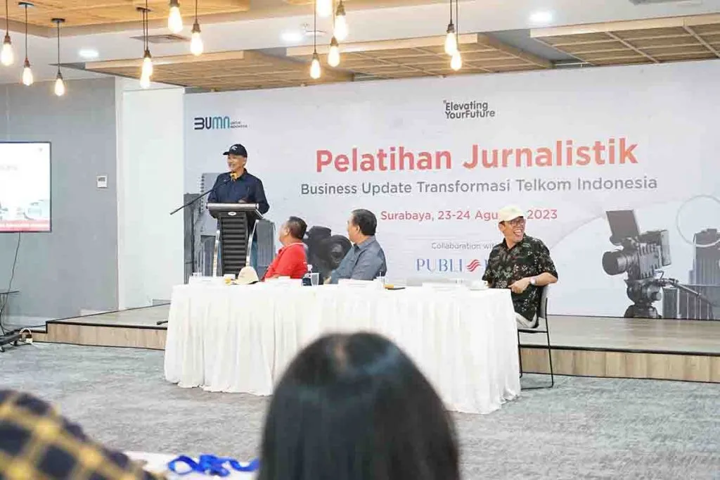 Di Acara Pelatihan Jurnalistik, Rizal Mallarangeng Memaparkan Kinerja Telkom