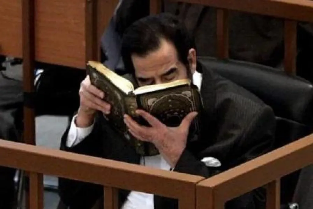 Al Quran yang Ditulis dari Darah Saddam Hussein