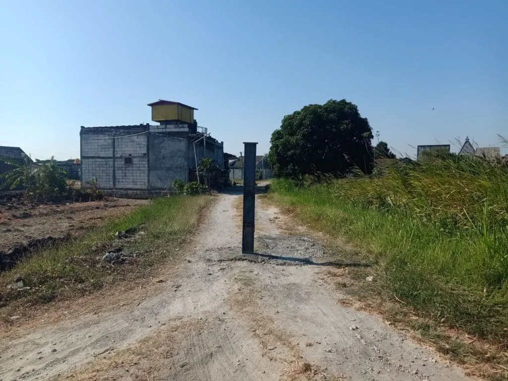 Kades Domas Protes Jalan Perbatasan Desa Sidojangkung Ditutup