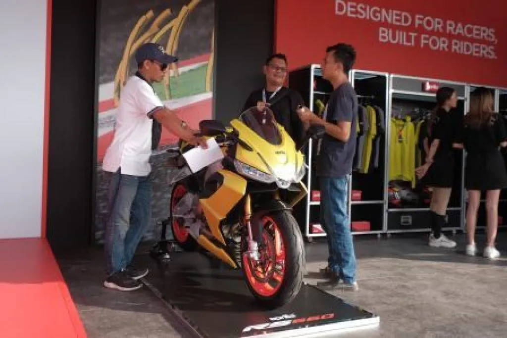 PT Piaggio Memperkenalkan Aprilia SR GT Replica