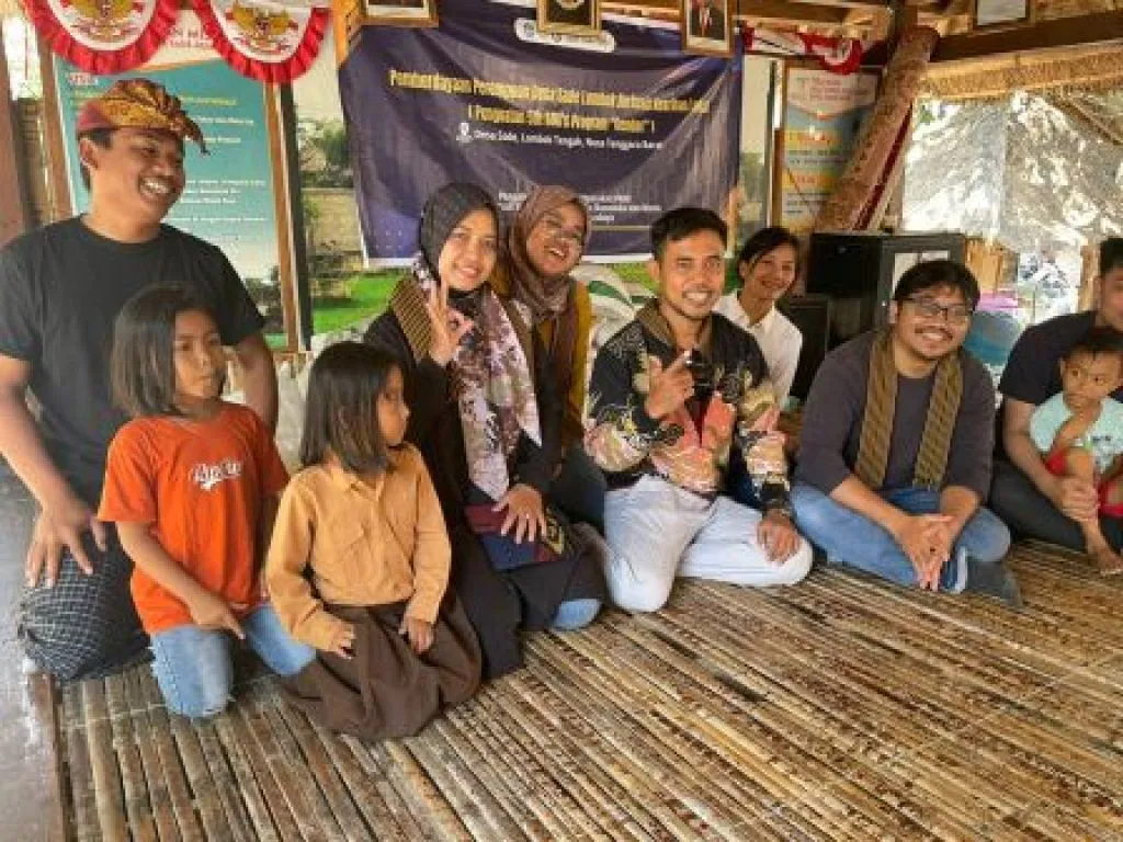 PKM Unesa Mendorong Empowerment Perempuan di Desa Sade Lombok Berbasis Kearifan Lokal