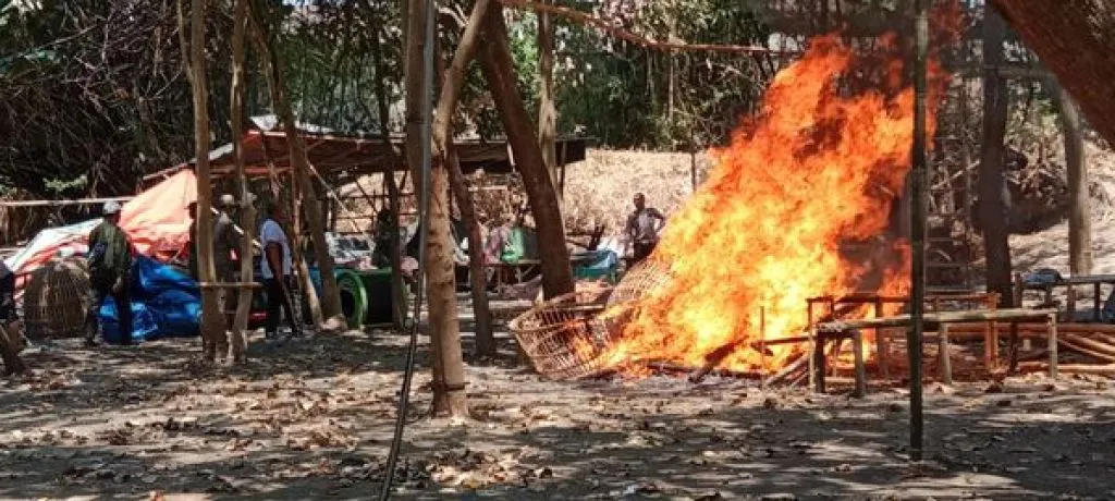 Personel Gabungan Gerebek Lokasi Judi Sabung Ayam di Desa Jeruklegi