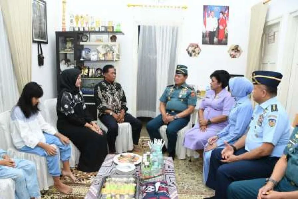 Panglima TNI Takziah ke Kediaman Empat Pajurit Terbaik TNI AU