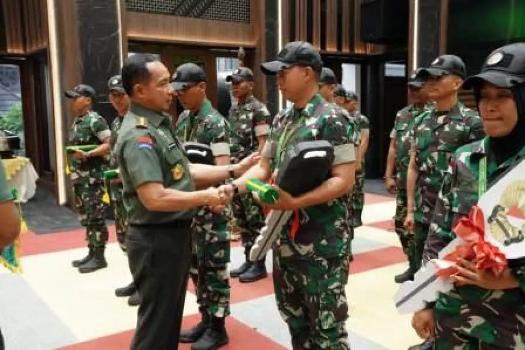 Panglima TNI Berikan Reward Kepada Atlet Berprestasi Peraih Trophy Lomba Tembak