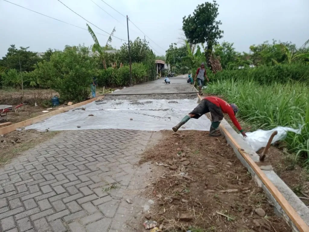 Proyek Jalan Cor di Desa Kedunguneng Mengabaikan Standar