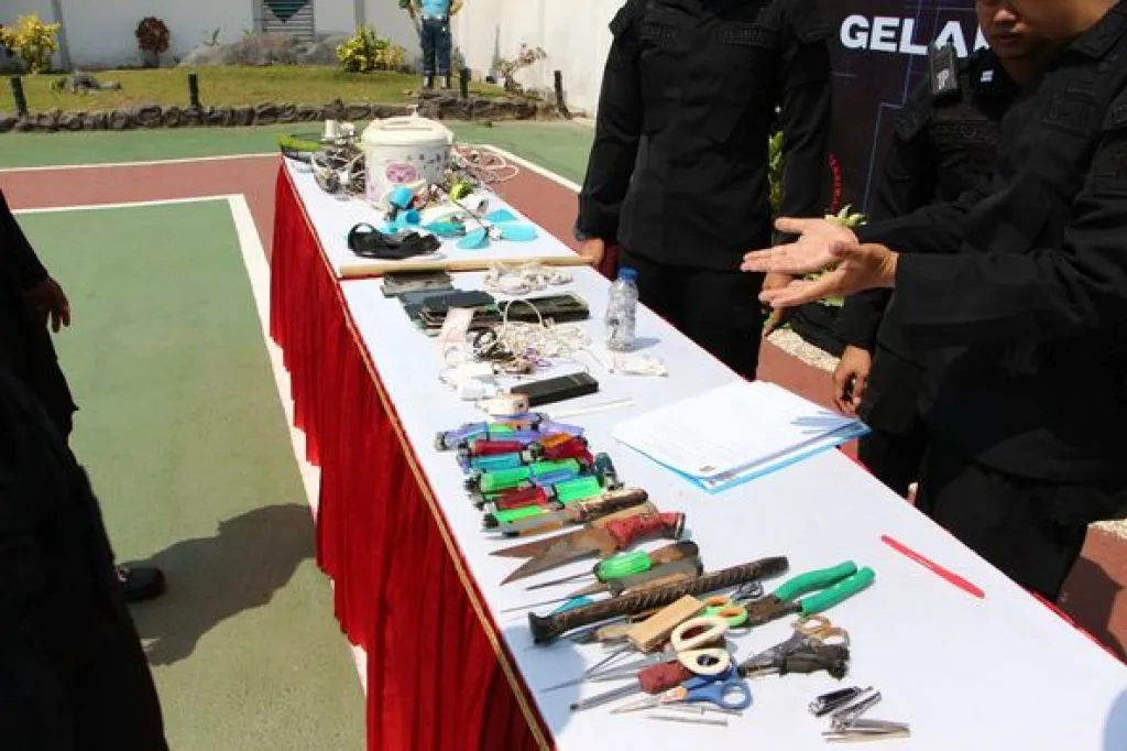 Penggeledahan Gabungan di Kamar Blok Hunian Lapas Madiun