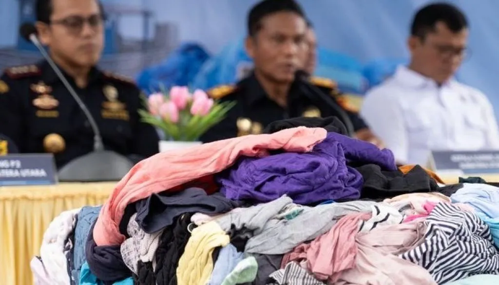 Bea Cukai dan Kepolisian Meringkus Ratusan Bale Pakaian Bekas di Sumatera
